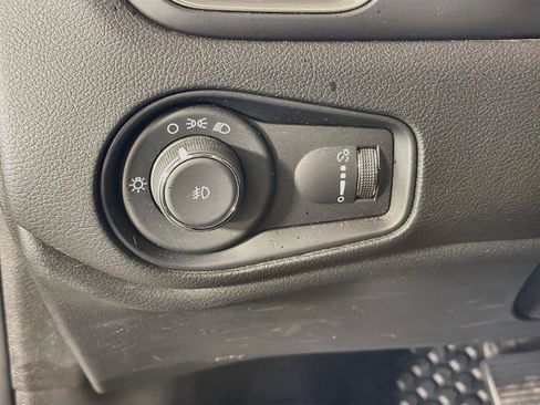 Used 2023 Jeep Renegade Latitude w/ Premium Group AWD/4WD image 17