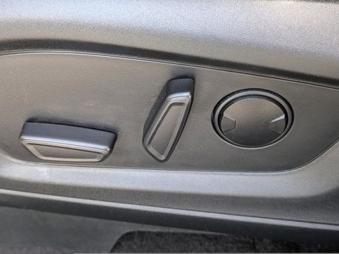 Used 2023 Ford Explorer XLT w/ Equipment Group 202A RWD image 17