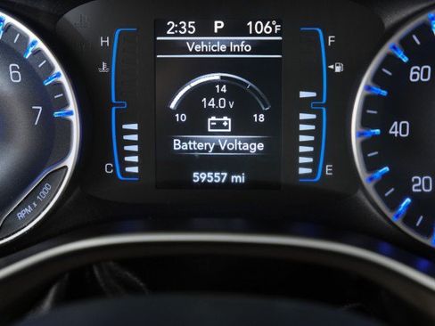 Used 2019 Chrysler Pacifica Touring-L FWD image 18