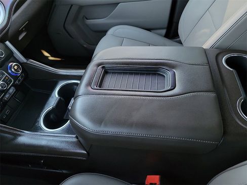 Used 2022 GMC Yukon SLT w/ SLT Luxury Package image 25