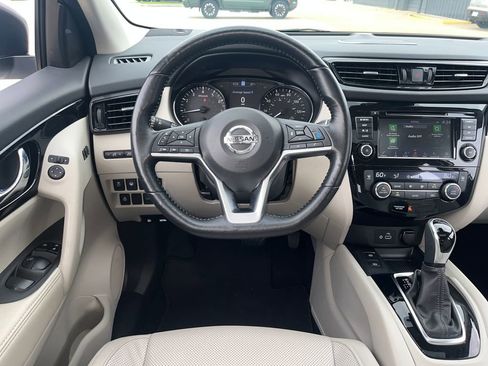 Certified 2022 Nissan Rogue Sport SL w/ Premium Package FWD image 18