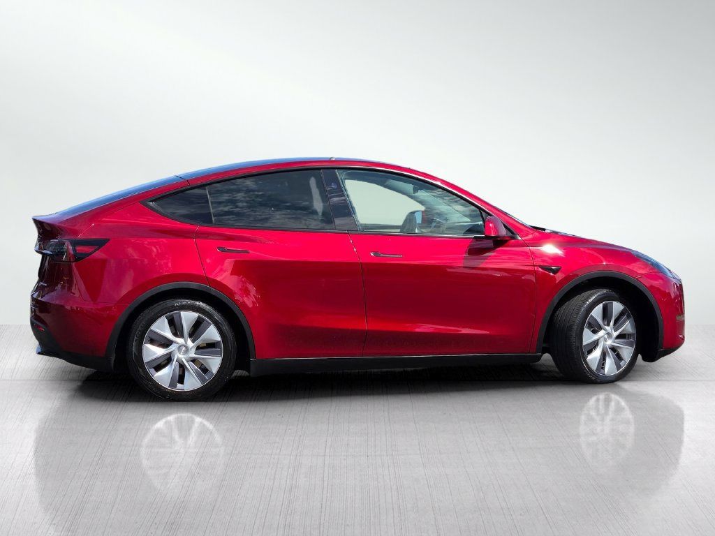 Used 2024 Tesla Model Y Long Range AWD/4WD image 3