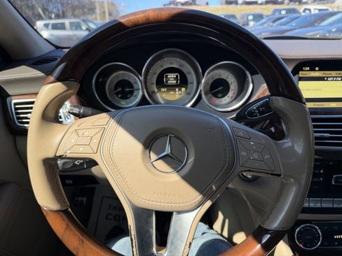 Used 2012 Mercedes-Benz CLS 550 4MATIC image 12