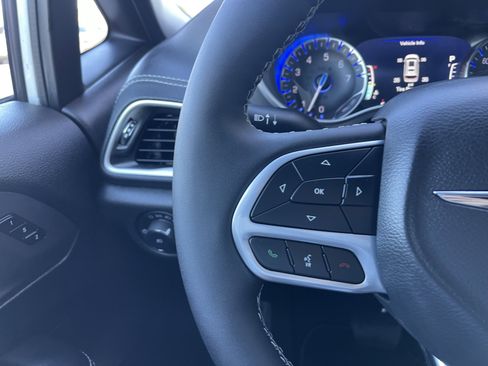 New 2026 Chrysler Pacifica Select image 44