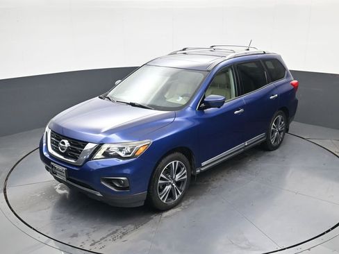 Used 2017 Nissan Pathfinder Platinum w/ Cargo Package image 27