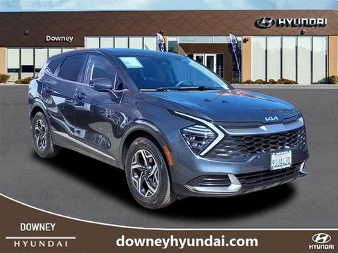 Used 2025 Kia Sportage LX image 3