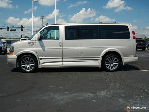 Used 2019 Chevrolet Express 2500 image 9