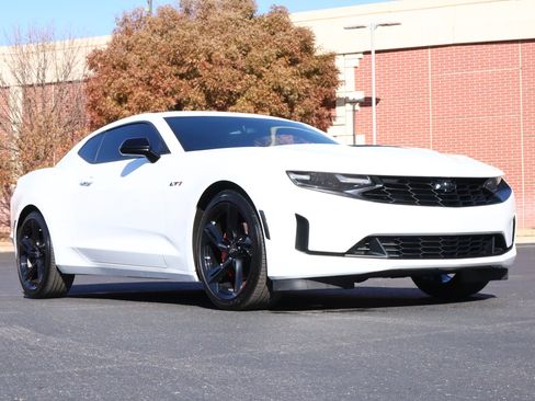 Used 2020 Chevrolet Camaro LT image 1