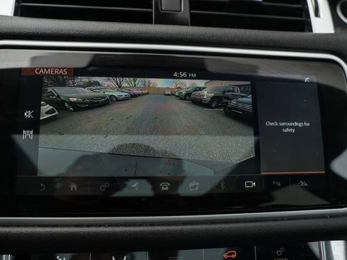 Used 2018 Land Rover Range Rover Sport SE image 25