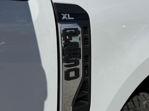 New 2026 Ford F250 XL w/ XL Off-Road Package AWD/4WD image 13