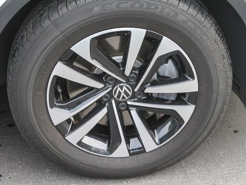 Used 2023 Volkswagen Tiguan S image 11