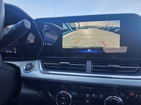 Used 2025 Chevrolet Trax LT w/ LT Convenience Package image 15