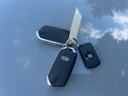 Used 2020 Kia Stinger GT1 AWD/4WD image 32