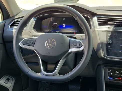 Used 2024 Volkswagen Tiguan SE FWD image 19