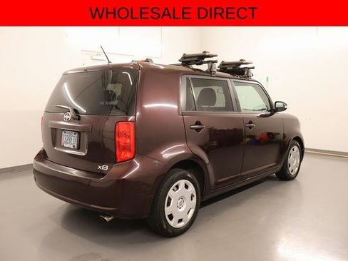 Used 2009 Scion xB FWD image 2