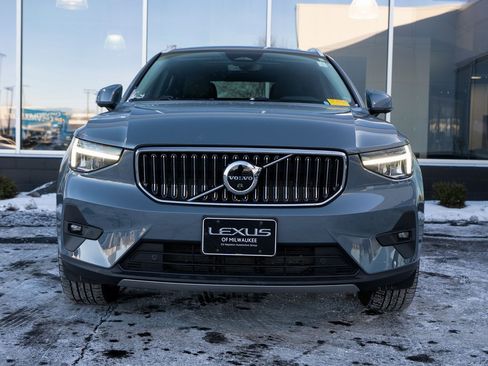 Used 2023 Volvo XC40 B5 Plus w/ Driver Assist Package image 2