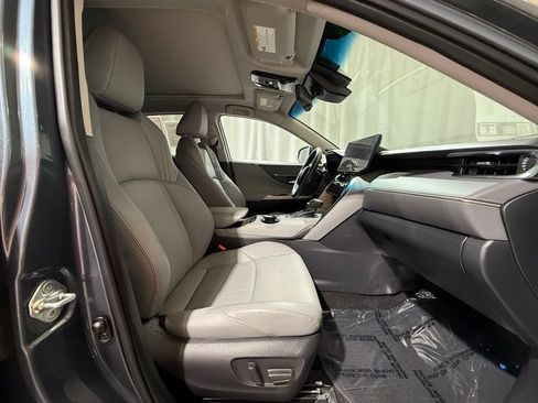 Certified 2023 Toyota Venza Limited AWD/4WD image 23