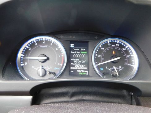 Used 2019 Toyota Highlander Limited Platinum FWD image 12