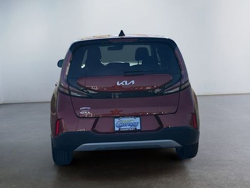 Used 2023 Kia Soul LX w/ LX Technology Package FWD image 4