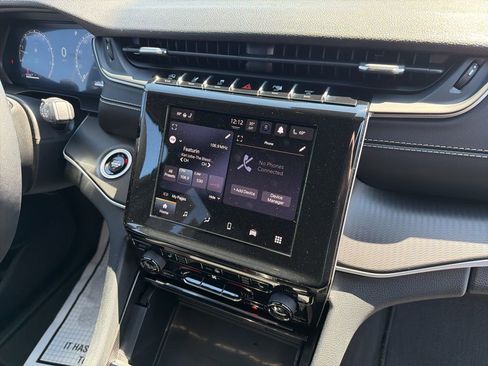 Certified 2025 Jeep Grand Cherokee L Laredo AWD/4WD image 15