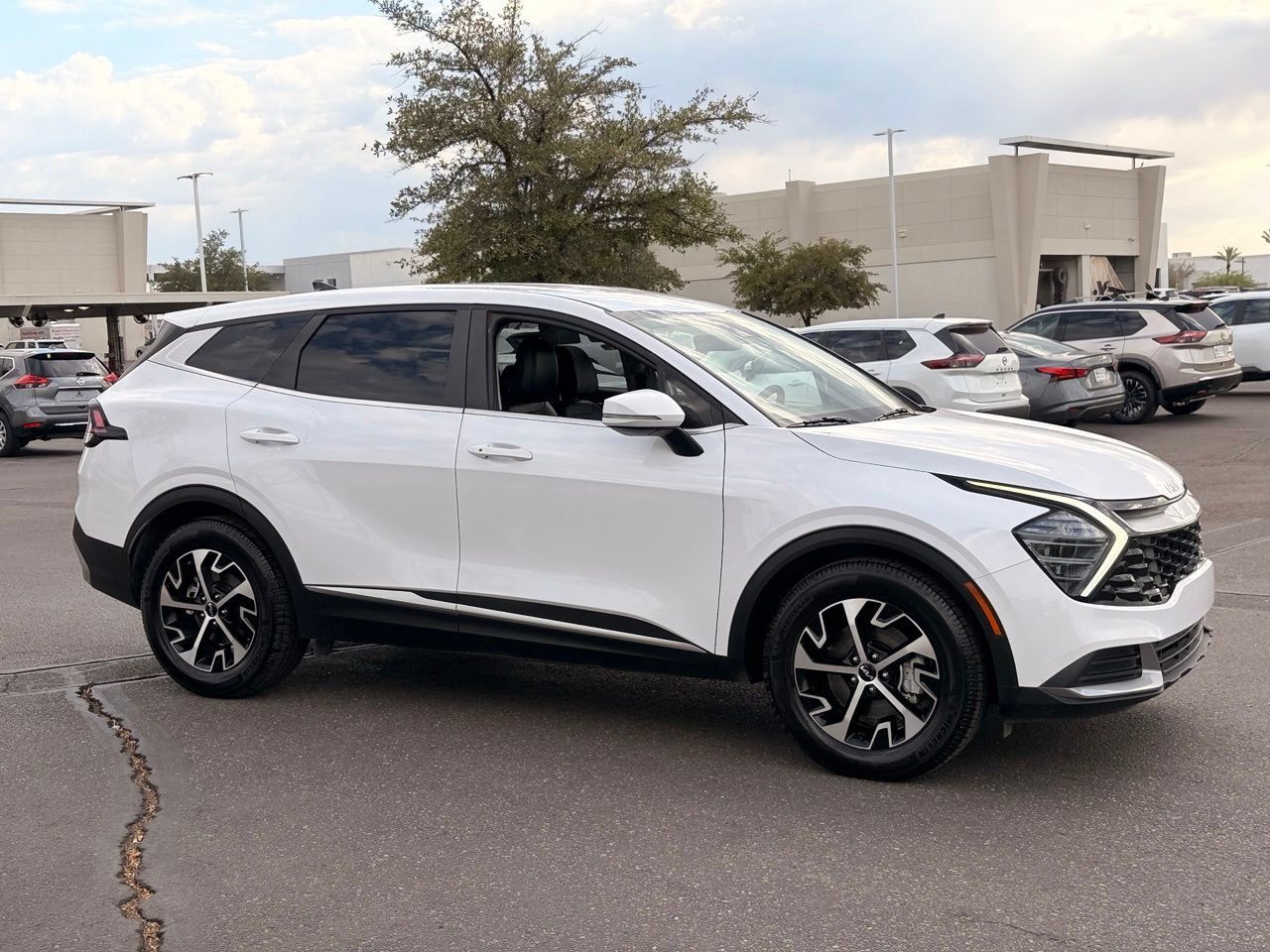 Used 2024 Kia Sportage EX FWD image 8