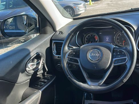 Used 2019 Jeep Cherokee Limited image 28