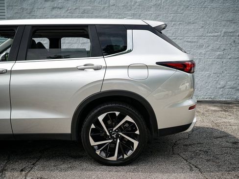 Used 2023 Mitsubishi Outlander LE AWD/4WD image 11