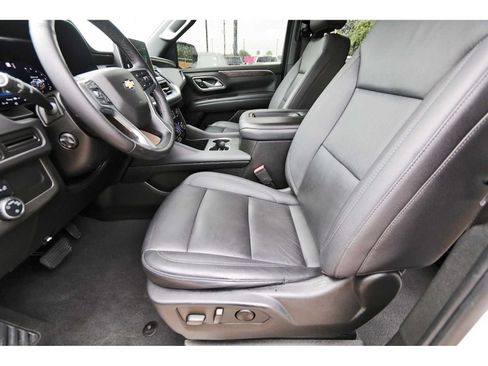 Used 2022 Chevrolet Tahoe LT w/ Luxury Package AWD/4WD image 12