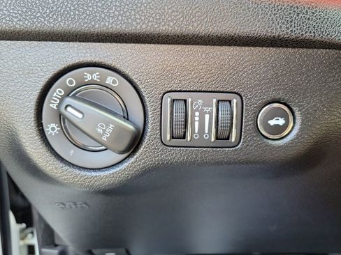 Used 2020 Dodge Charger R/T RWD image 18