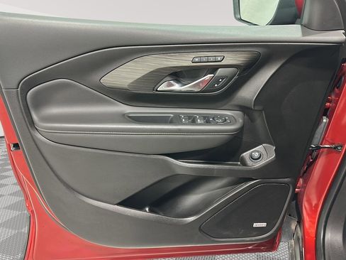 Used 2024 GMC Terrain SLT w/ Infotainment Package II AWD/4WD image 19