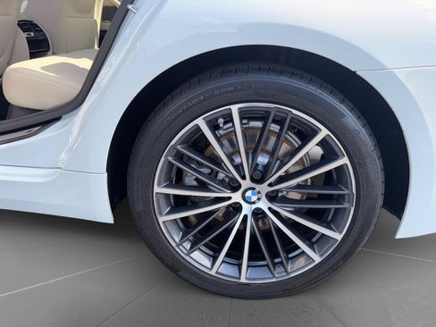 Used 2022 BMW 530i w/ Premium Package RWD image 11