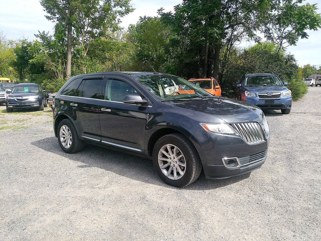 Used 2013 Lincoln MKX AWD image 2