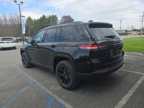 New 2026 Jeep Grand Cherokee Altitude AWD/4WD image 6