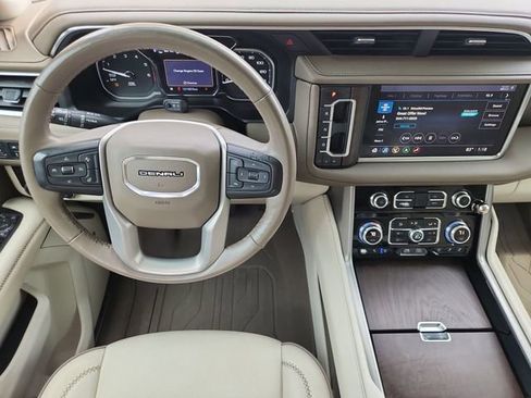 Used 2021 GMC Yukon Denali w/ Denali Premium Package image 11