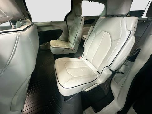 Used 2021 Chrysler Pacifica Limited w/ Premium & Safety Sphere Group image 27