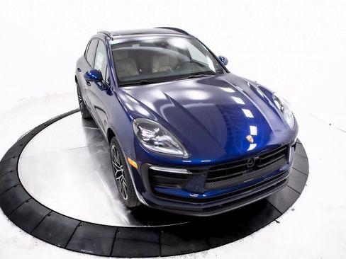 Certified 2025 Porsche Macan image 37