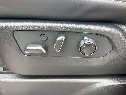 Used 2024 Cadillac Escalade ESV Premium Luxury Platinum image 10