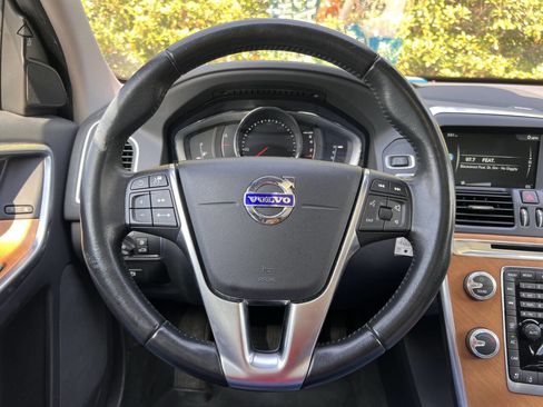 Used 2017 Volvo XC60 T5 Inscription w/ Advanced Package image 24