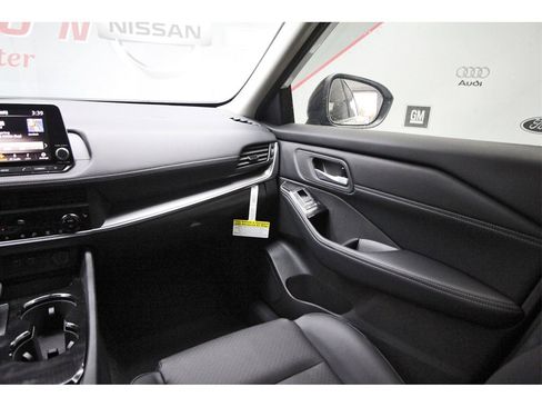 New 2026 Nissan Rogue SV image 10