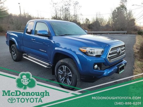 Used 2016 Toyota Tacoma TRD Sport image 4