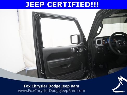 Used 2024 Jeep Gladiator Sport image 26