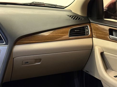 Used 2015 Hyundai Sonata Limited w/ Option Group 06 image 17