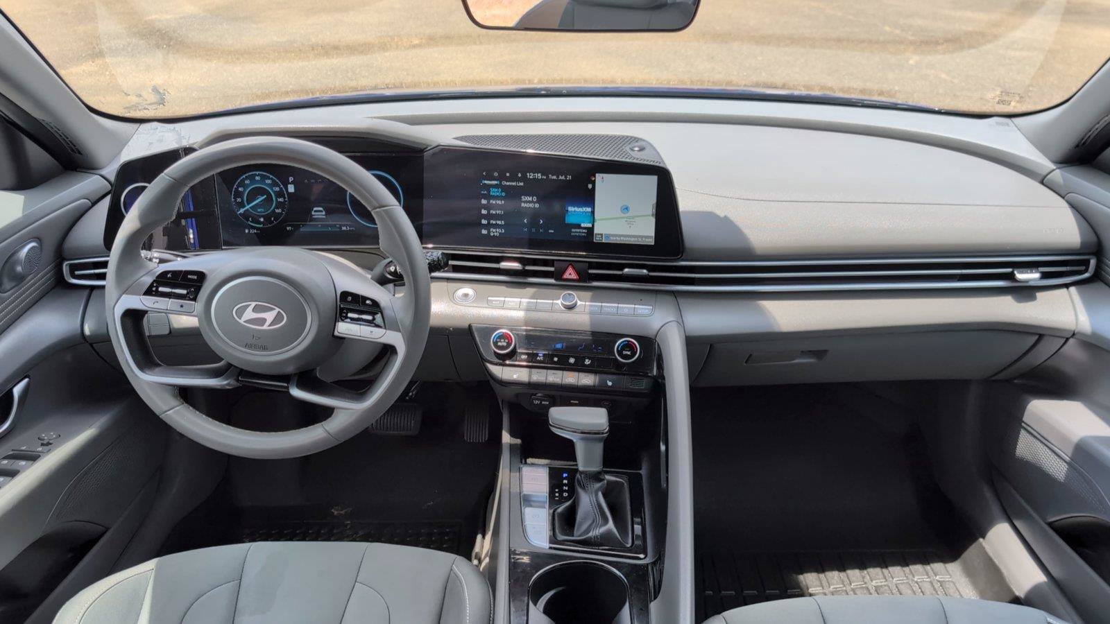 Used 2025 Hyundai Elantra SEL FWD image 21