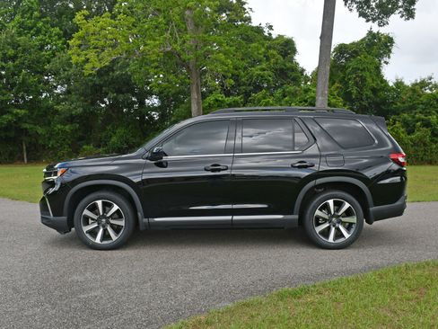 Used 2023 Honda Pilot Elite image 2