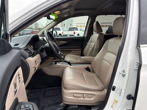 Used 2022 Honda Pilot Touring image 11