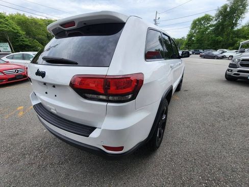Used 2019 Jeep Grand Cherokee Laredo AWD/4WD image 6