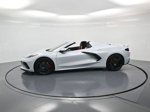 Used 2022 Chevrolet Corvette Stingray Premium Conv w/ Z51 Performance Package RWD image 2