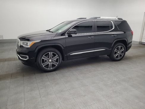 Used 2019 GMC Acadia Denali image 2