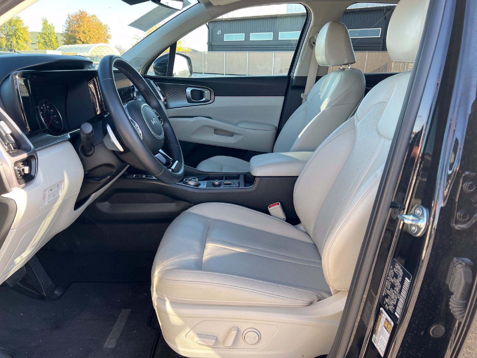 Used 2023 Kia Sorento EX AWD/4WD image 9