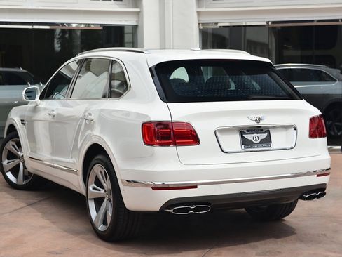 Used 2019 Bentley Bentayga image 3